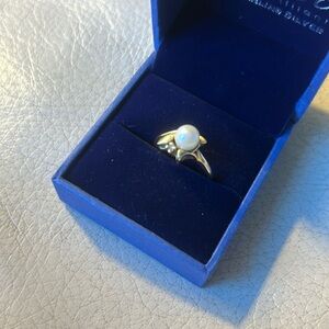 14k solid gold Pearl & Diamond ring